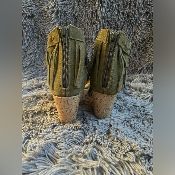 Minnetonka Isabel Fringe Wedge Sandal Size 8 - Picture 4 of 6